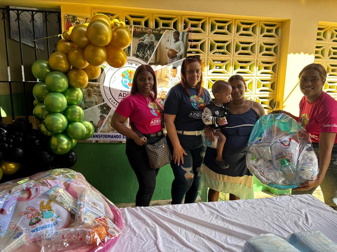Entrega de canastillas a madres y recién nacidos